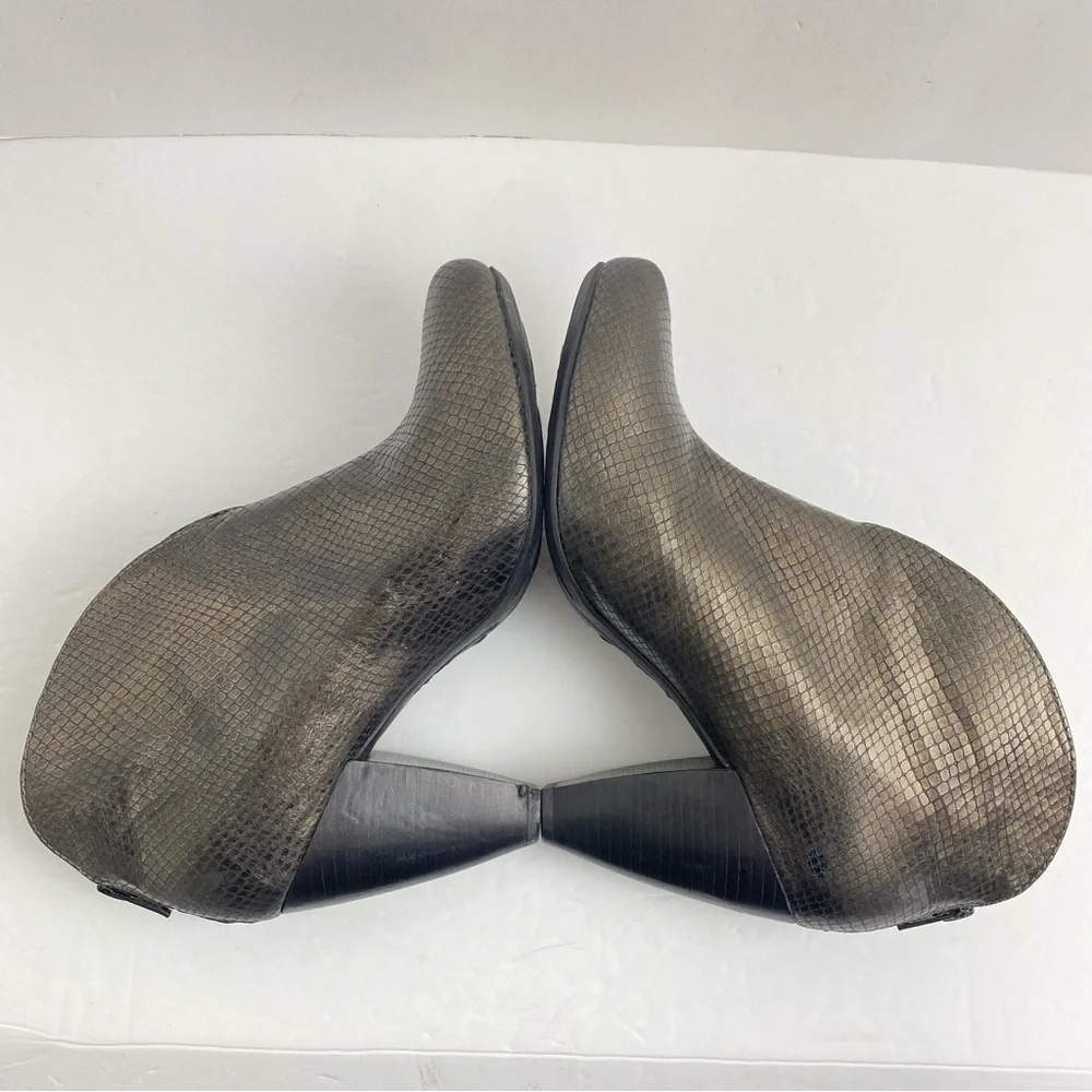 Born Crown size 8.5 Women’s Woodlynne Metallic Black Leather Ankle Boots Booties